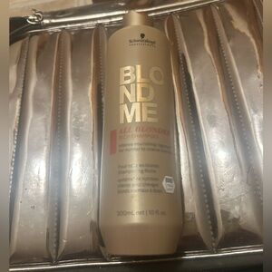 BlondMe Schwarzkopf Rich Shampoo, Full-Sized, Brand NEW (COS1)